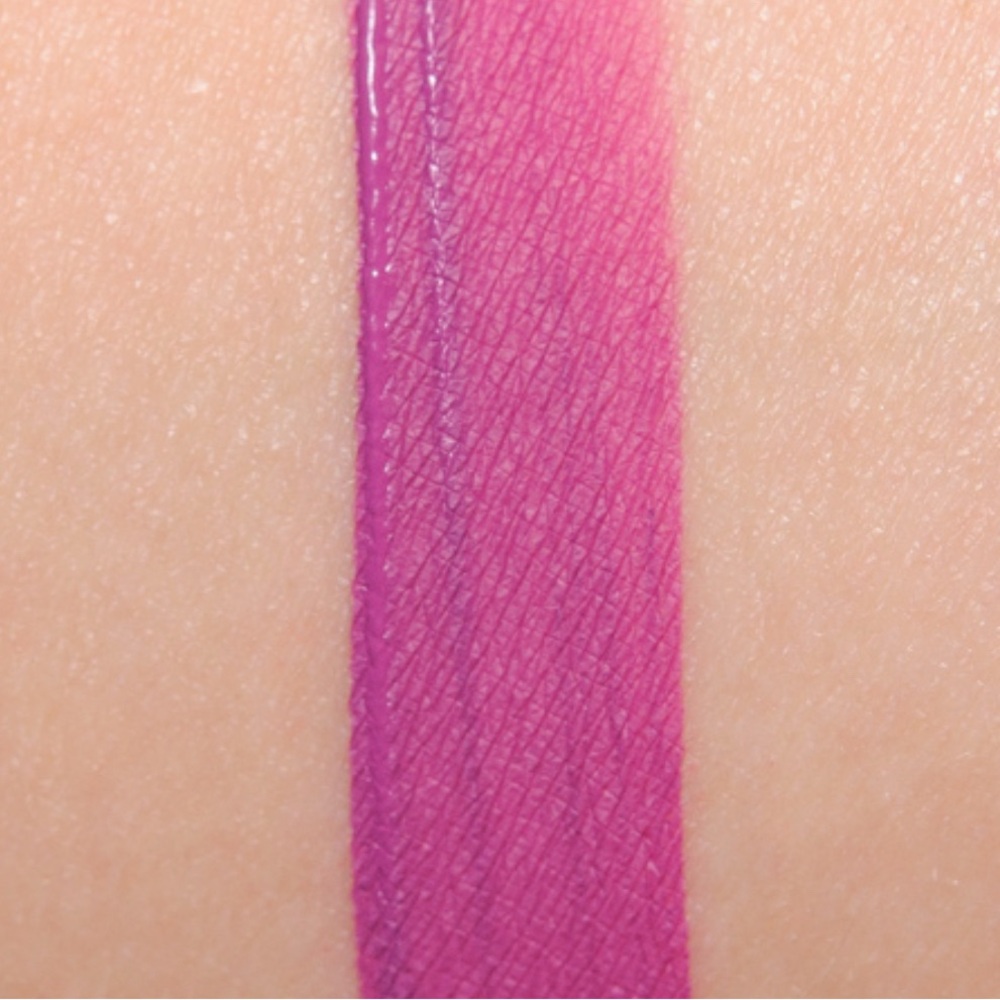 KVD Susperia Everlasting Liquid Lipstick - Picture 3 of 6